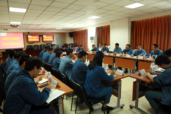 工厂召开五四青年座谈会暨表彰会